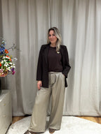 Kirsten - T-shirt korte mouw met gouden hartje - bruin