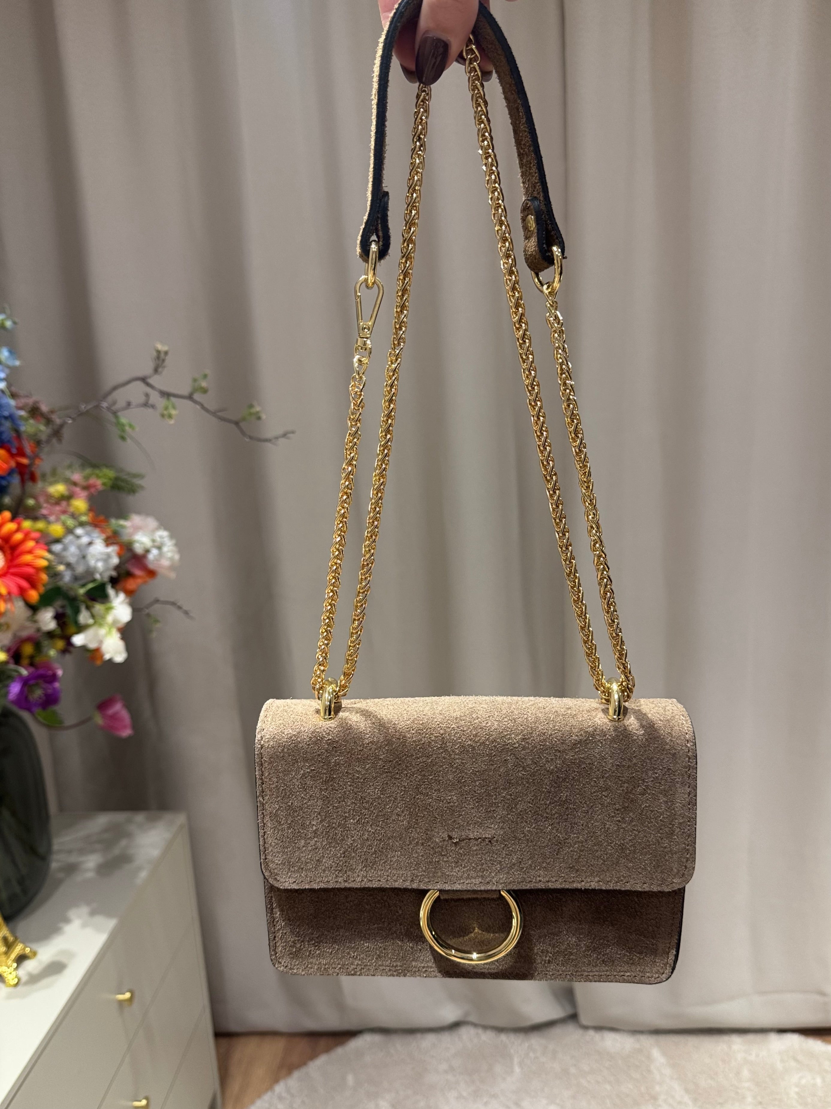 Feline - Suede tas gouden ring - donkerbeige