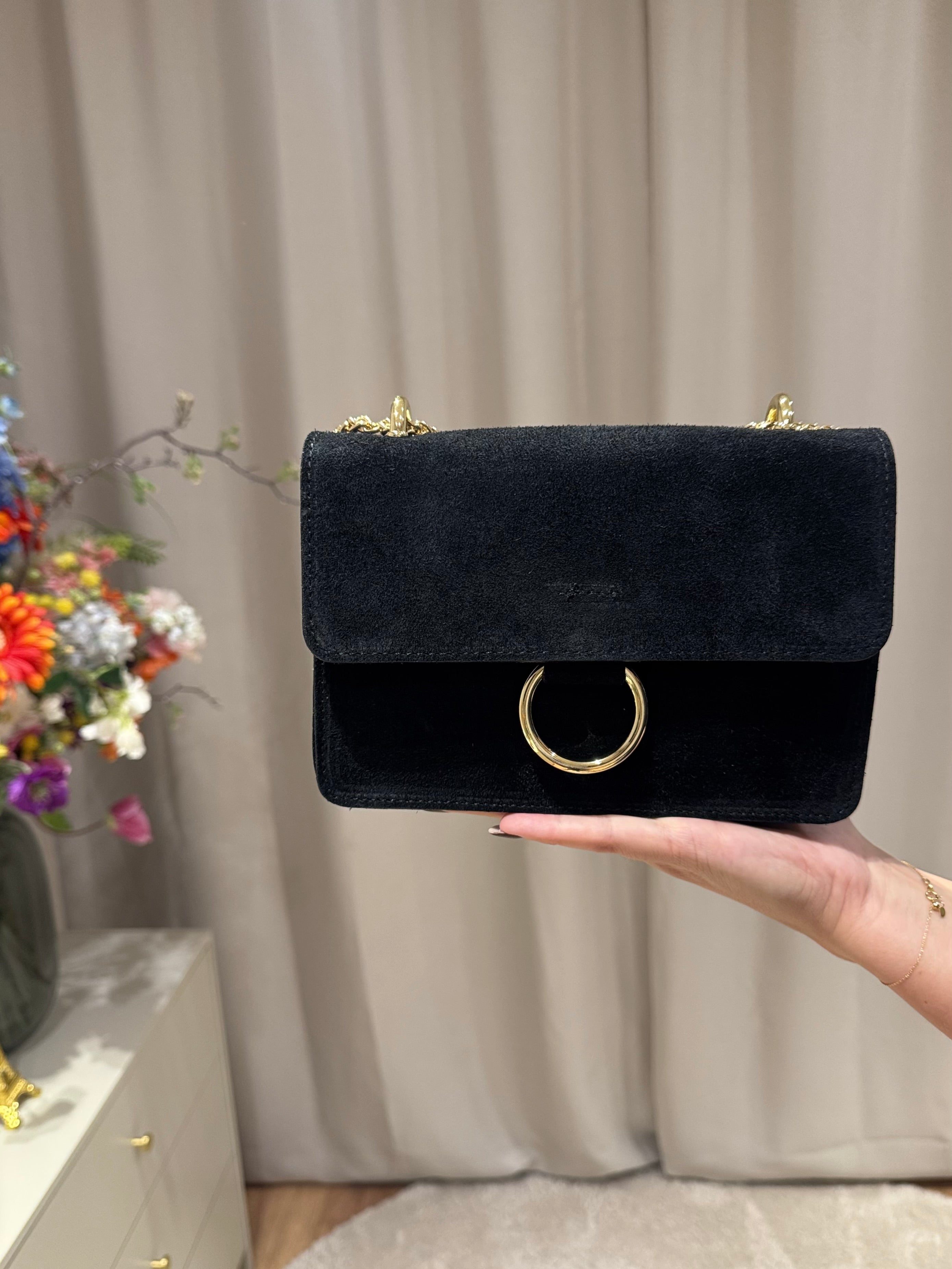 Feline - Suede tas gouden ring - zwart