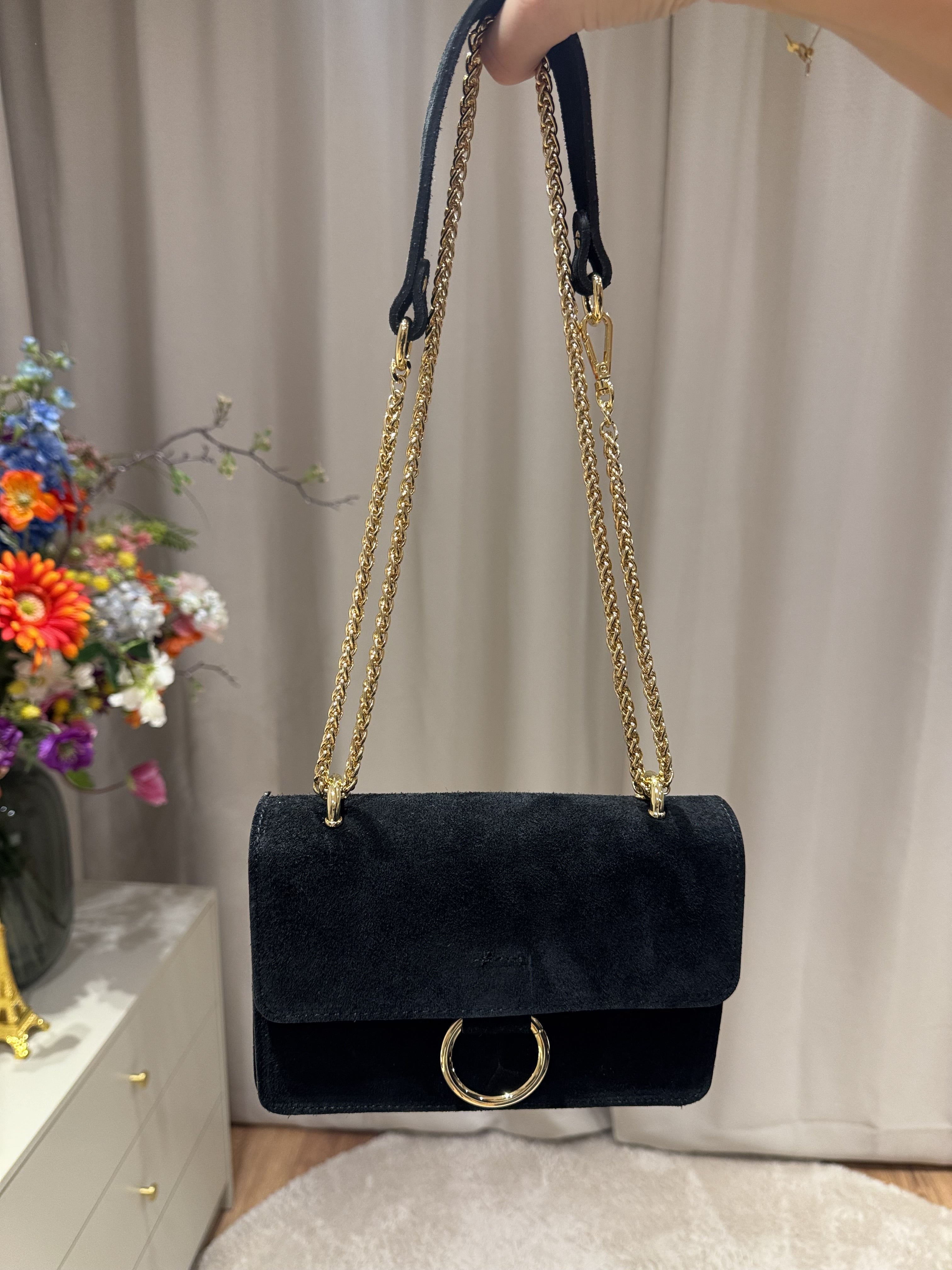 Feline - Suede tas gouden ring - zwart