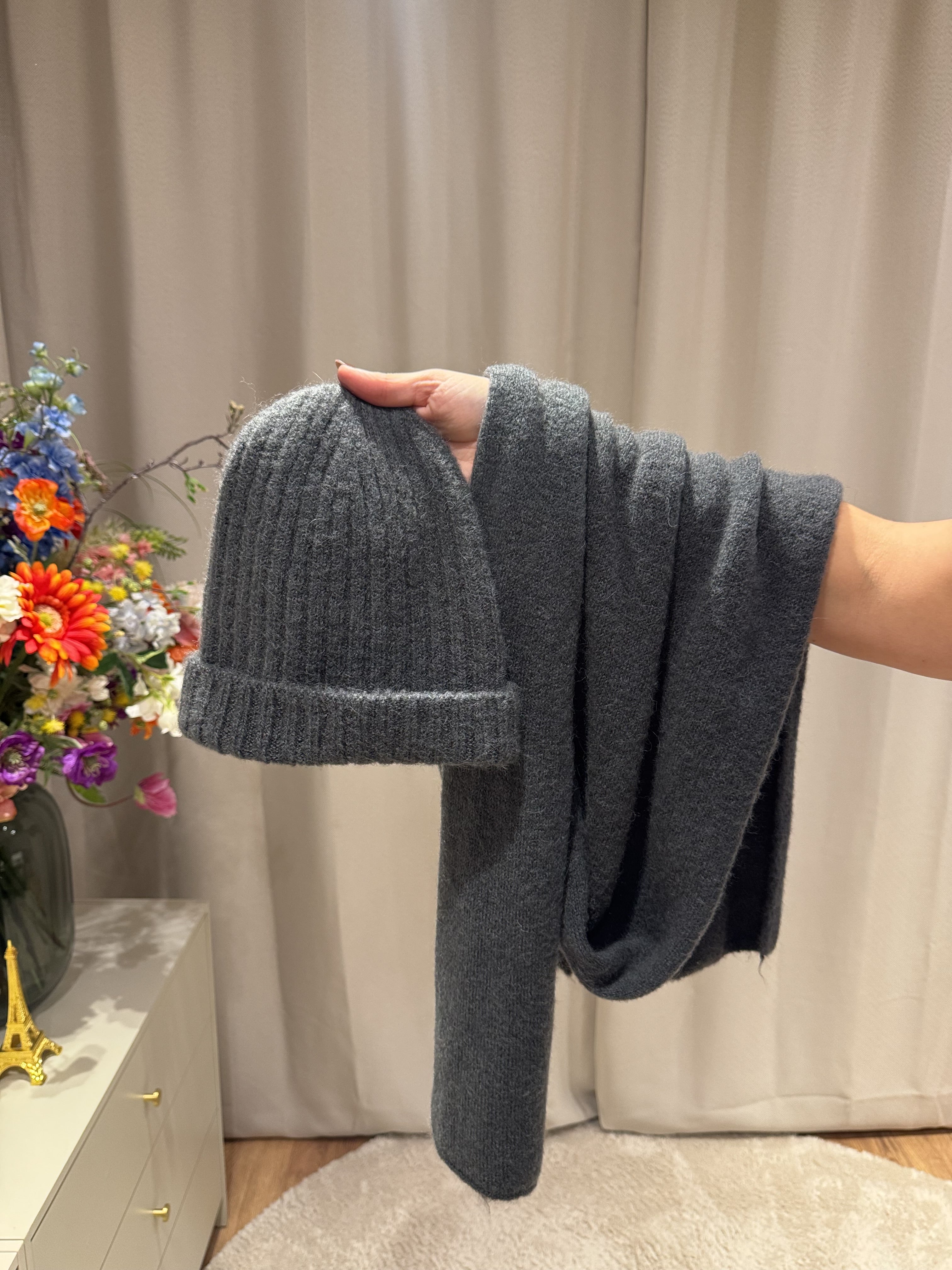 Louise - Alpaca shawl & muts set - Antraciet