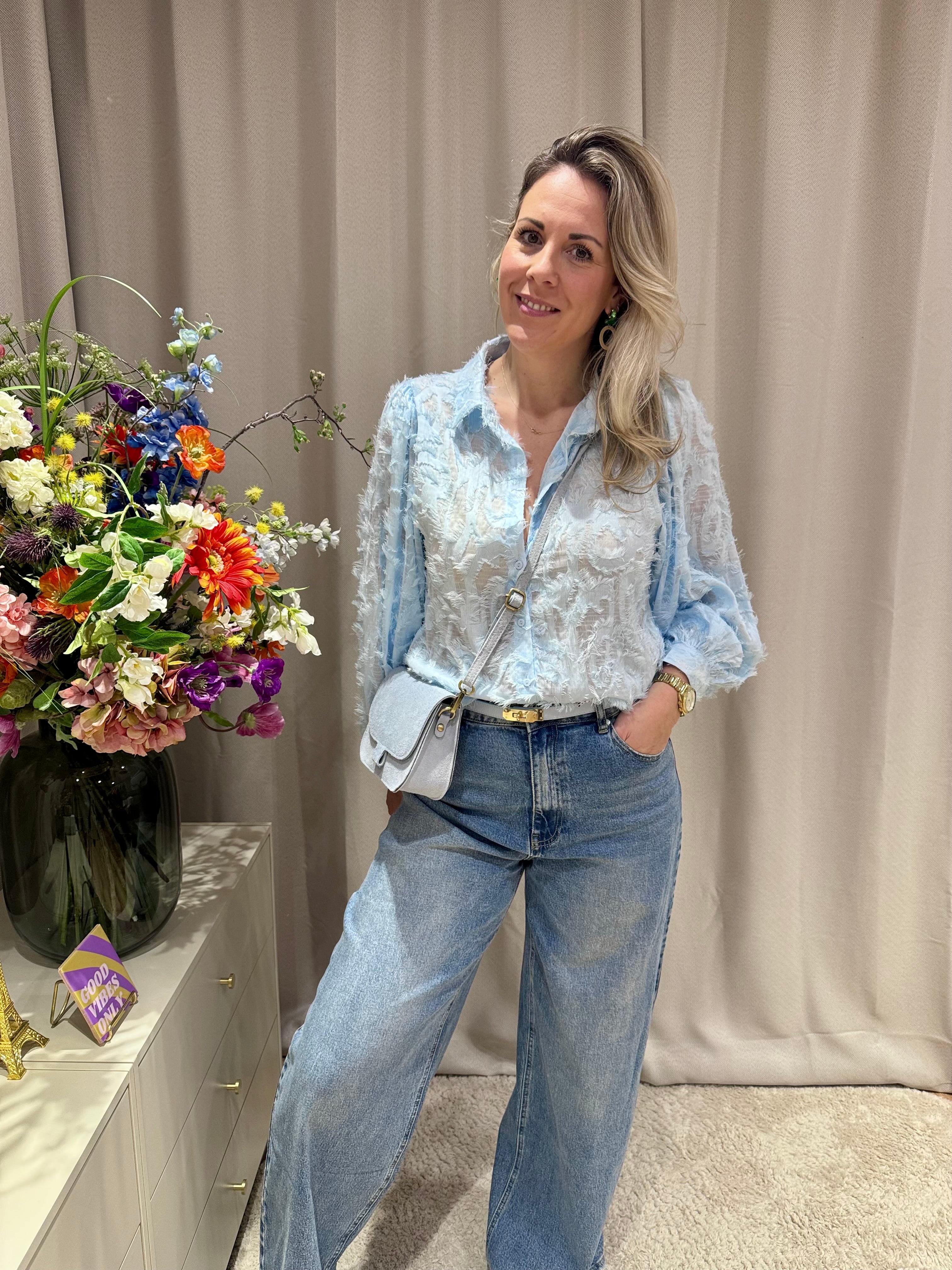Anna - Blouse ballonmouw fluffy - lichtblauw