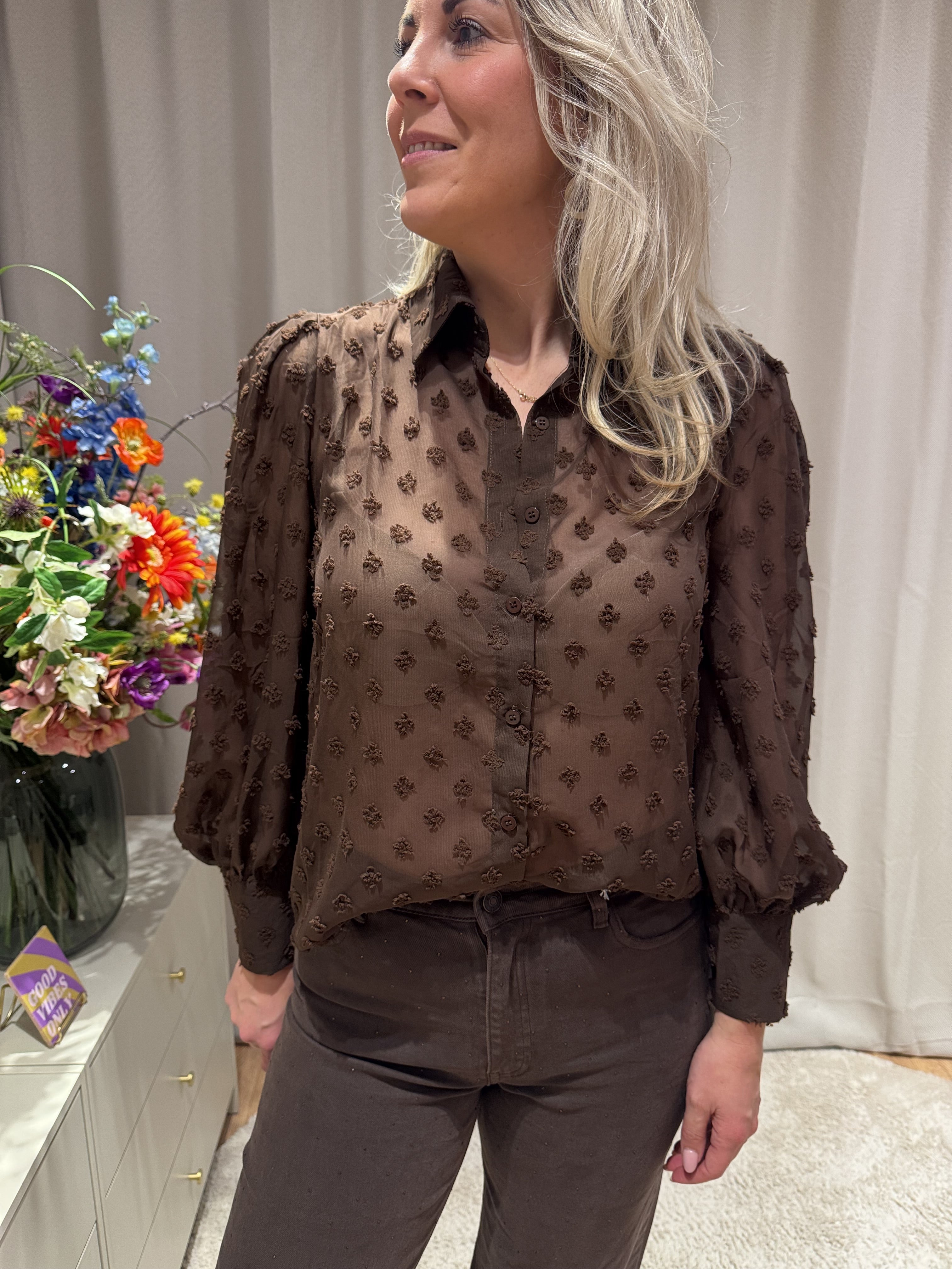 Zoë - Blouse ballonmouw bloem - bruin
