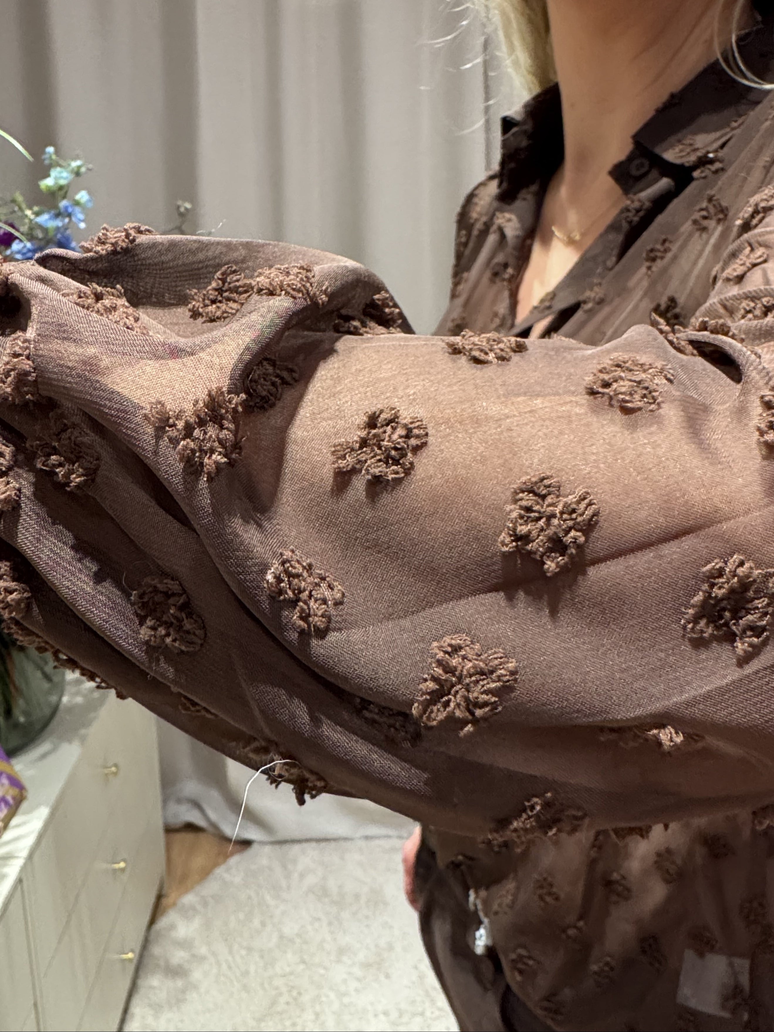 Zoë - Blouse ballonmouw bloem - bruin