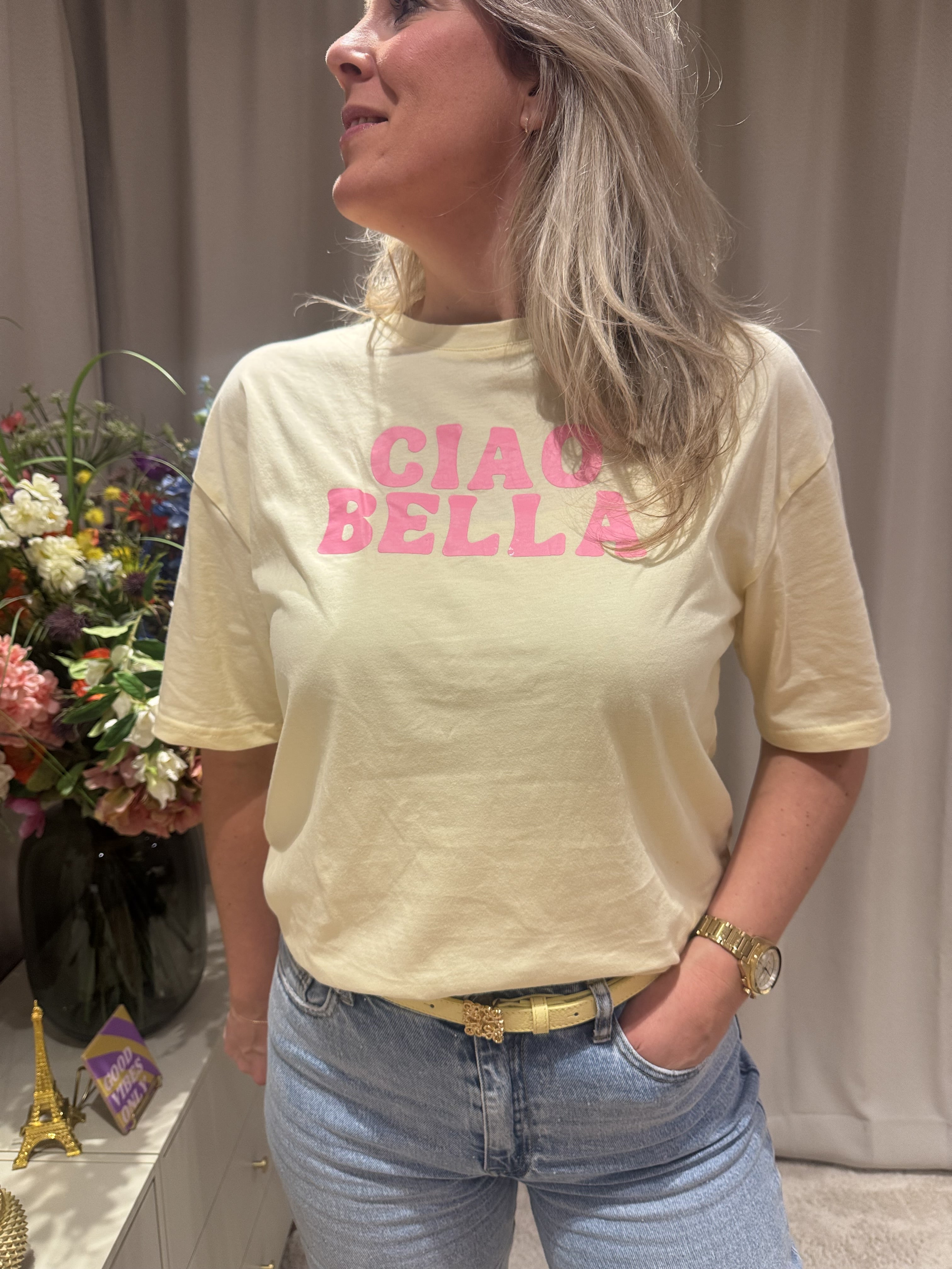 Louna - T-shirt Ciao Bella - zachtgeel