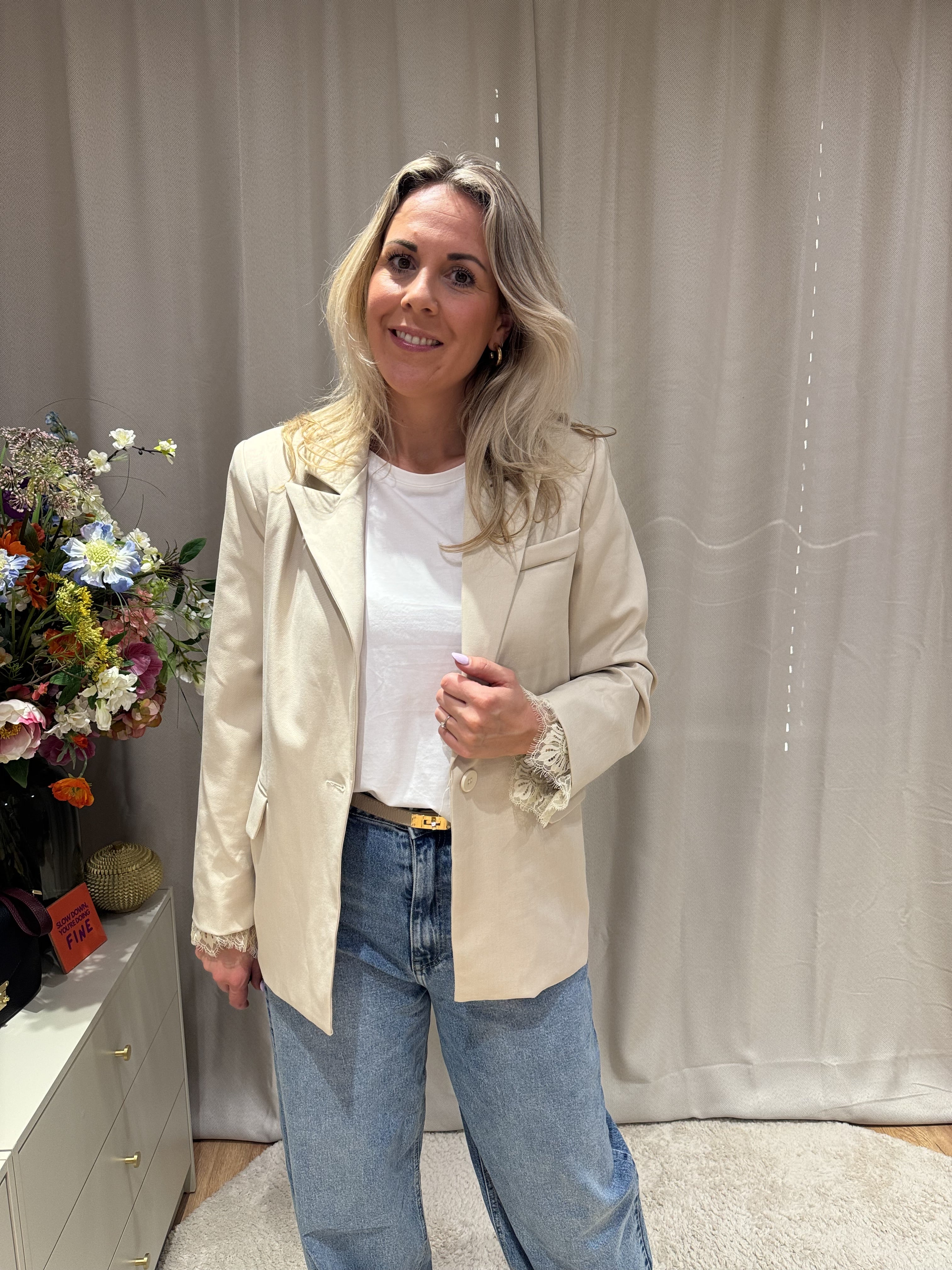 Ambre - Blazer kanten mouw - beige