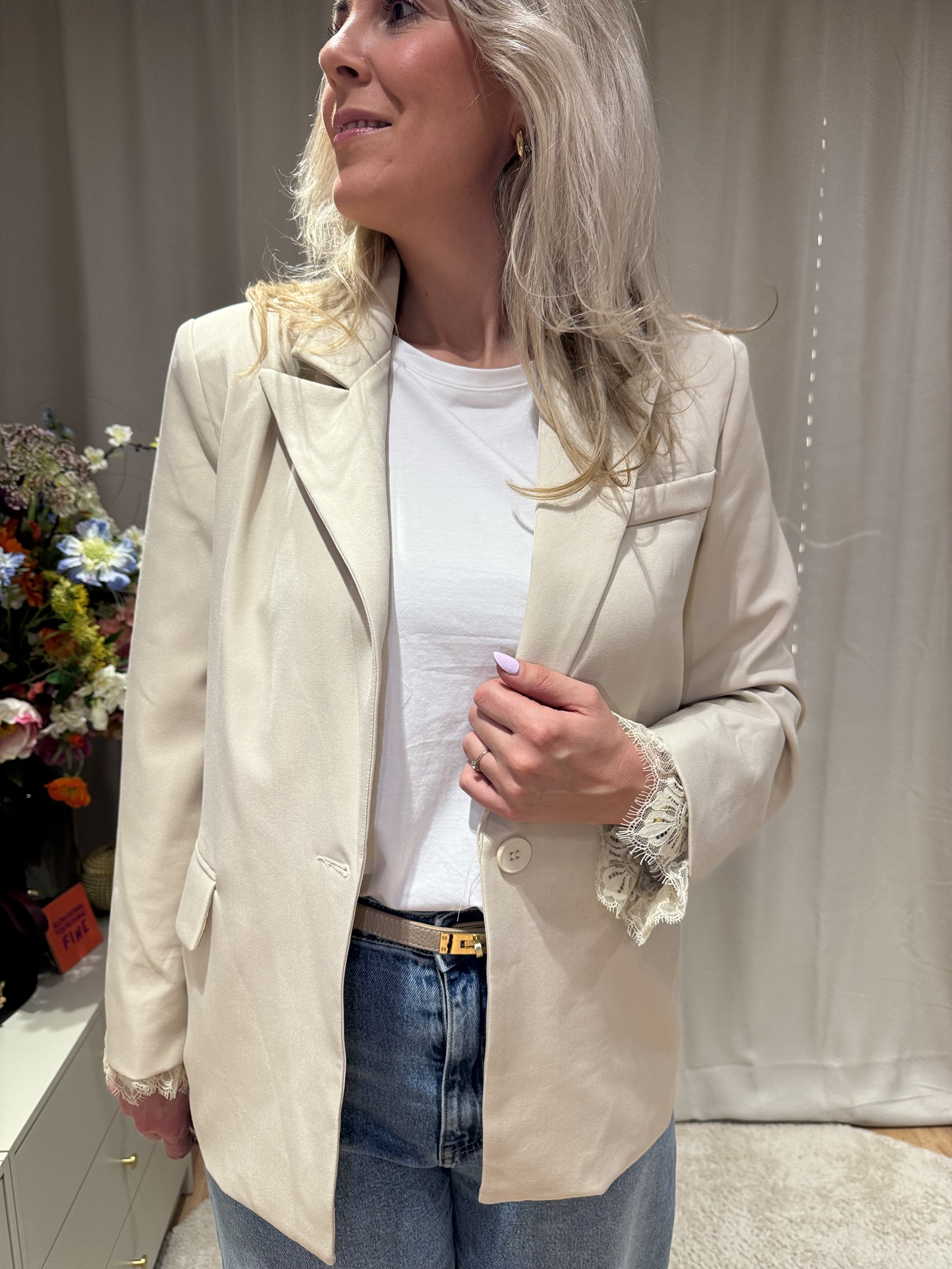 Ambre - Blazer kanten mouw - beige
