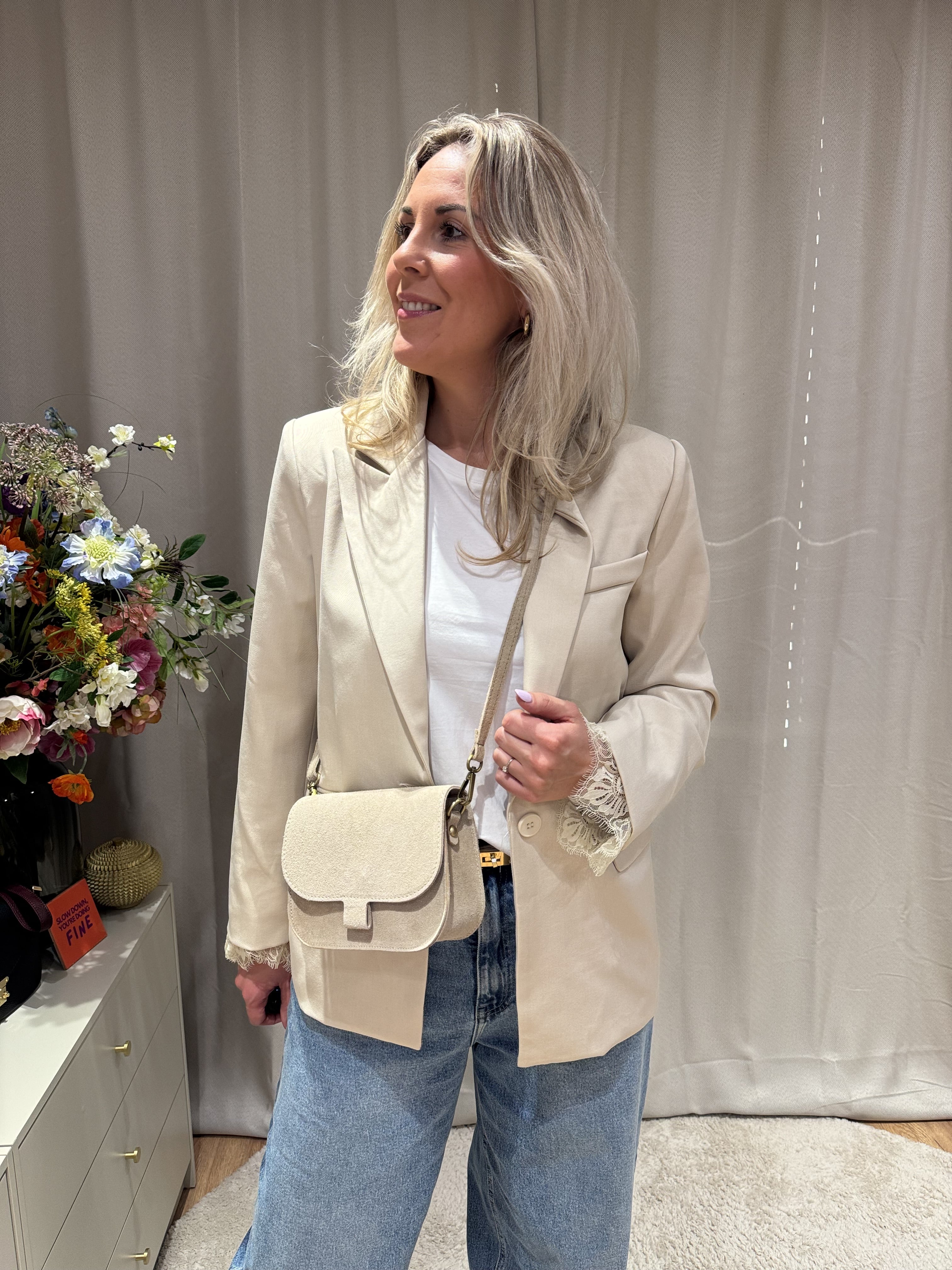 Ambre - Blazer kanten mouw - beige
