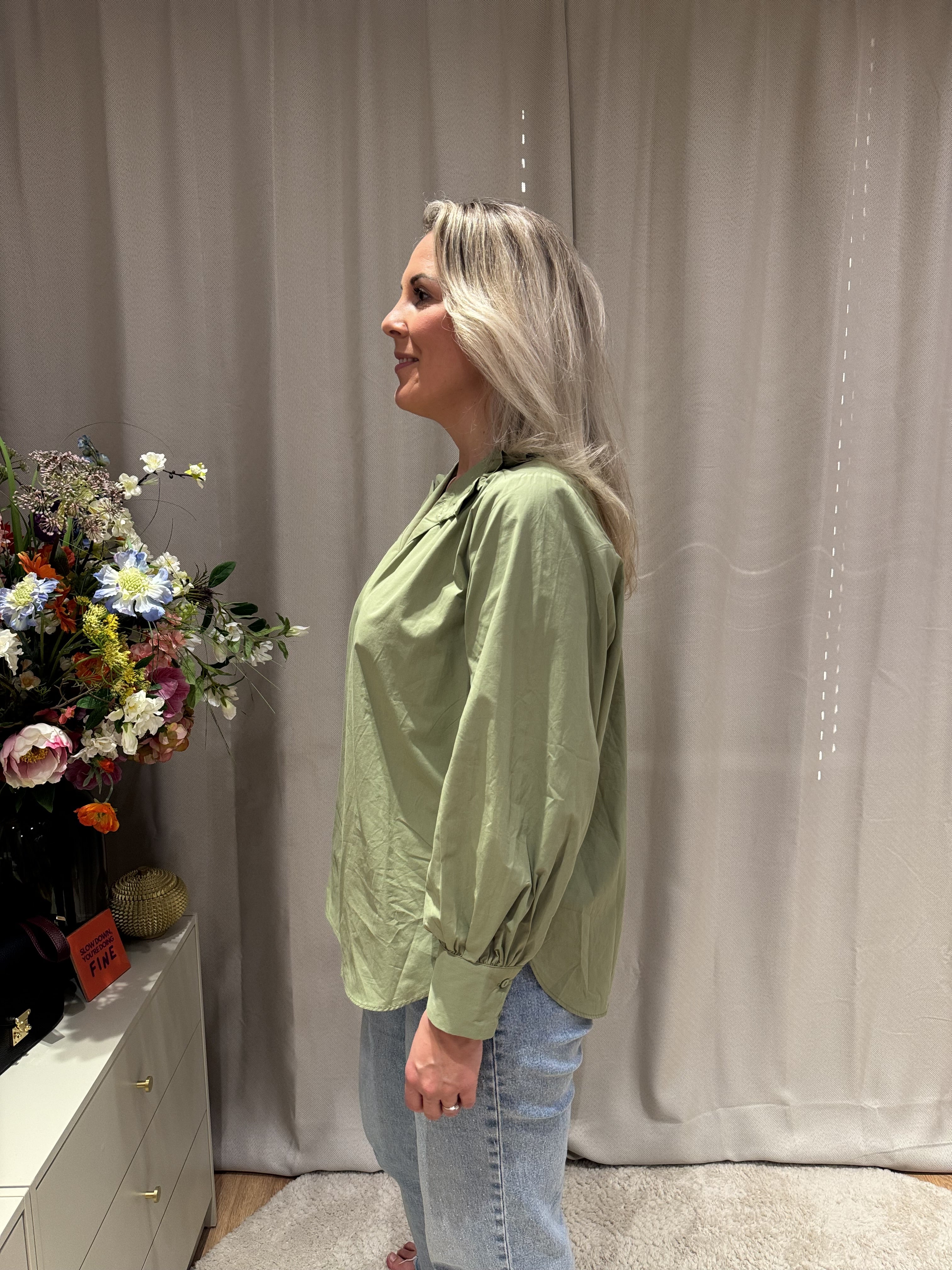 Elodie - Ruffle blouse - olijfgroen