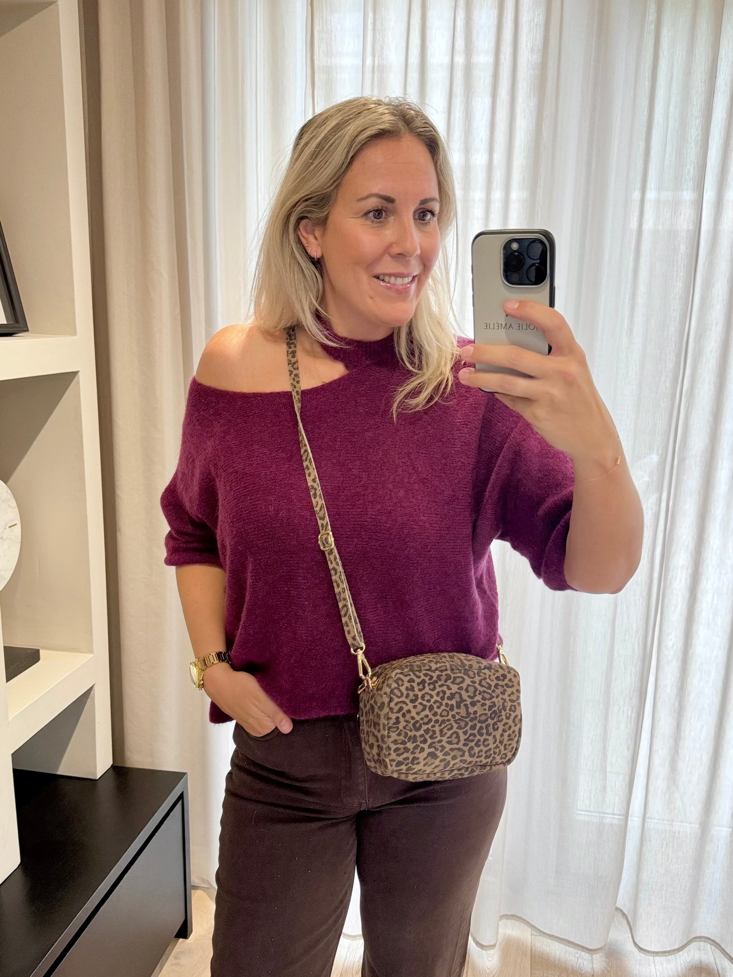 Violette - Alpaca trui offshoulder - donker fuchsia
