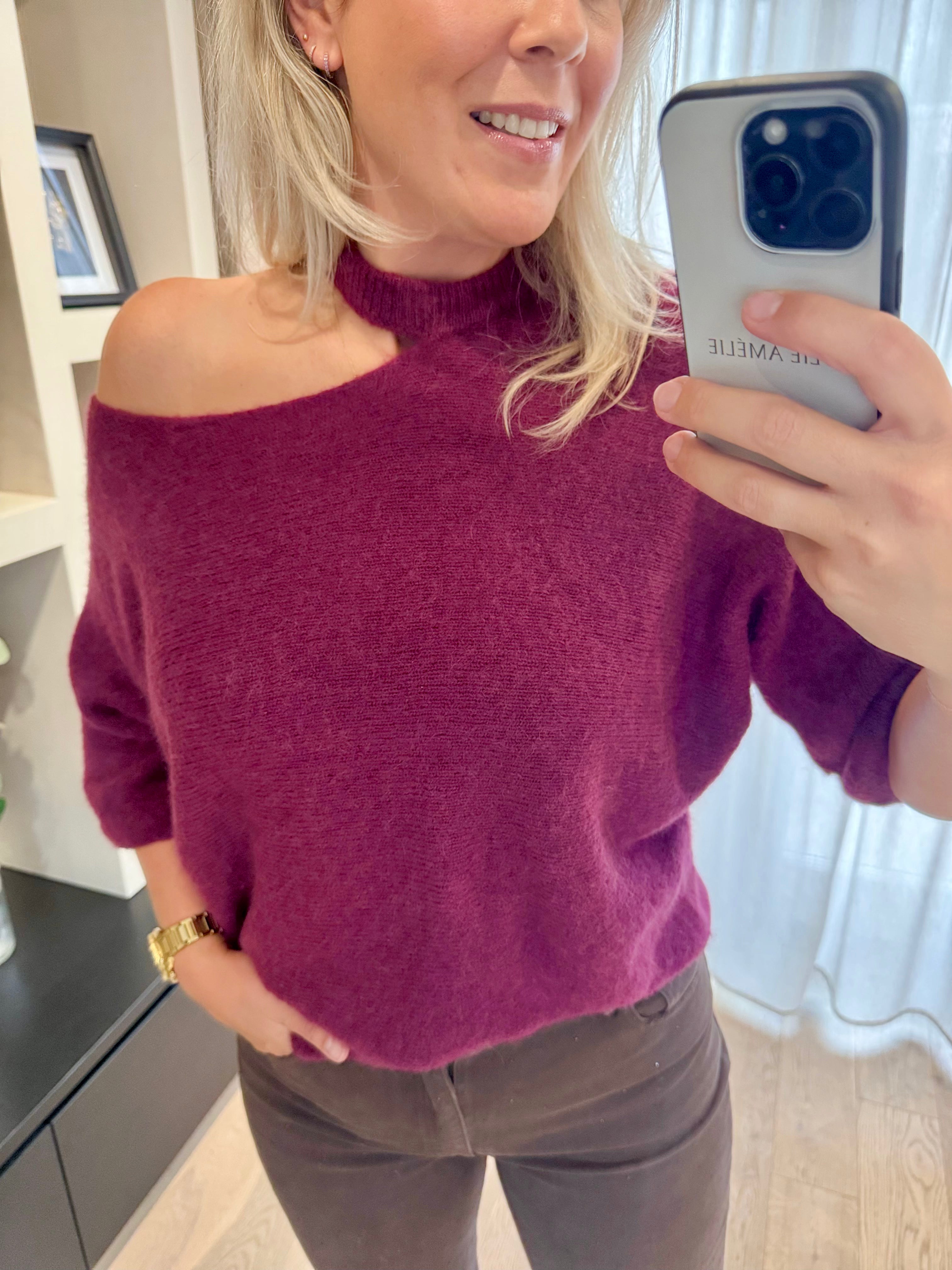 Violette - Alpaca trui offshoulder - donker fuchsia