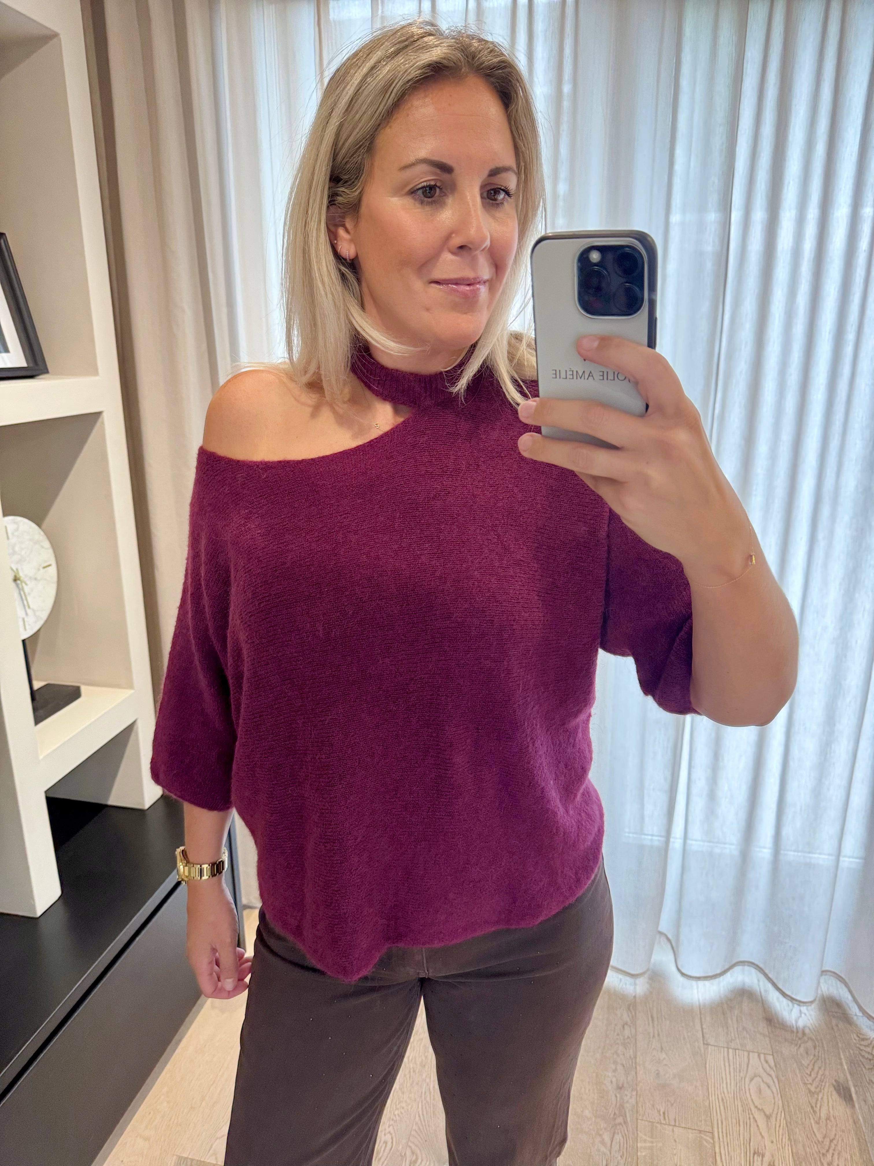Violette - Alpaca trui offshoulder - donker fuchsia