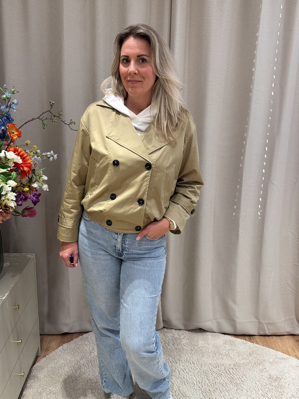 Camelkleurige bomberjas Emily in trenchstijl van Jolie Amélie