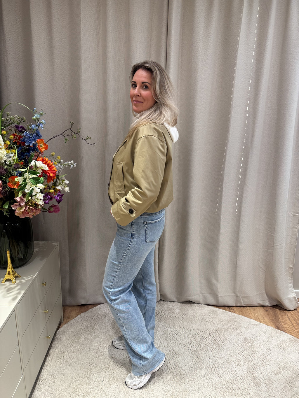 Camelkleurige bomberjas Emily in trenchstijl van Jolie Amélie