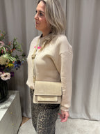 Suède crossbody tas Fenna in beige van Jolie Amélie