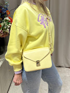 Gele oversized sweater Margot met Paris opdruk – voorkant